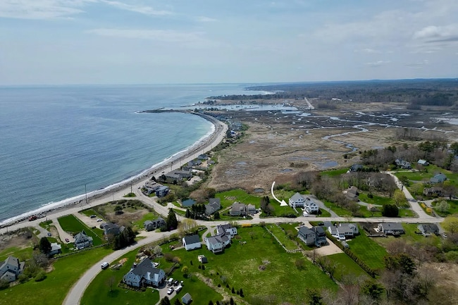 42 Washington Rd, Unit 1 in Rye, NH - Foto de edificio - Building Photo