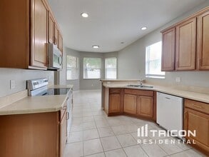 24 Royal Palm Ln in Palm Coast, FL - Building Photo - Building Photo