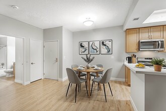 Noho Huston in North Hollywood, CA - Building Photo - Building Photo