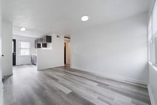 28 Midland Heights Cir in Midland, PA - Building Photo