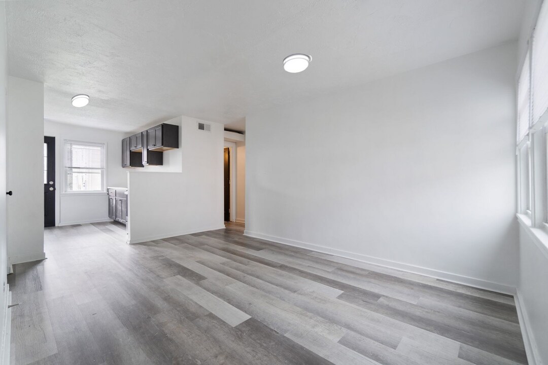 28 Midland Heights Cir in Midland, PA - Building Photo