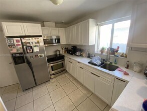 3251 SW 67th Ave in Miami, FL - Building Photo - Building Photo