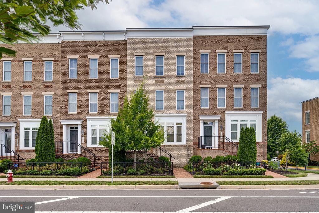 11357 Ridgeline Rd in Fairfax, VA - Building Photo