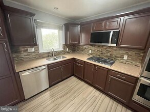 6706 Longridge Dr in Lanham, MD - Building Photo - Building Photo