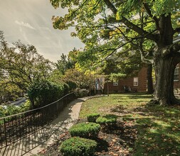 Brooksyde Apartments in West Hartford, CT - Building Photo - Building Photo