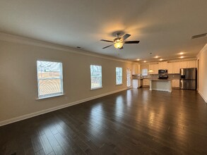 5123 Woodline View Ln in Auburn, GA - Foto de edificio - Building Photo