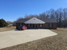 179 Glen-Gar Dr in Lincolnton, NC - Building Photo