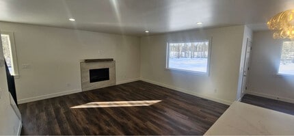 5013 W Sassy Ave in Wasilla, AK - Foto de edificio - Building Photo