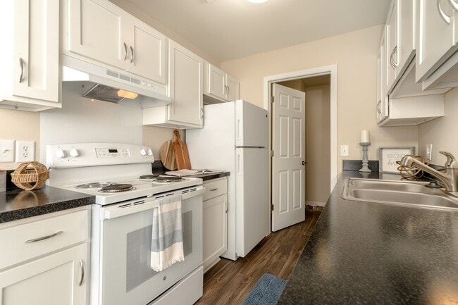 Three Oaks Apartments