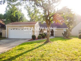 8145 Mactavish Way W in Jacksonville, FL - Building Photo