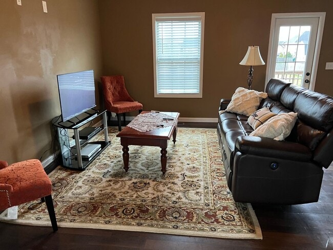 3369 Wiser Dr in Clarksville, TN - Foto de edificio - Building Photo