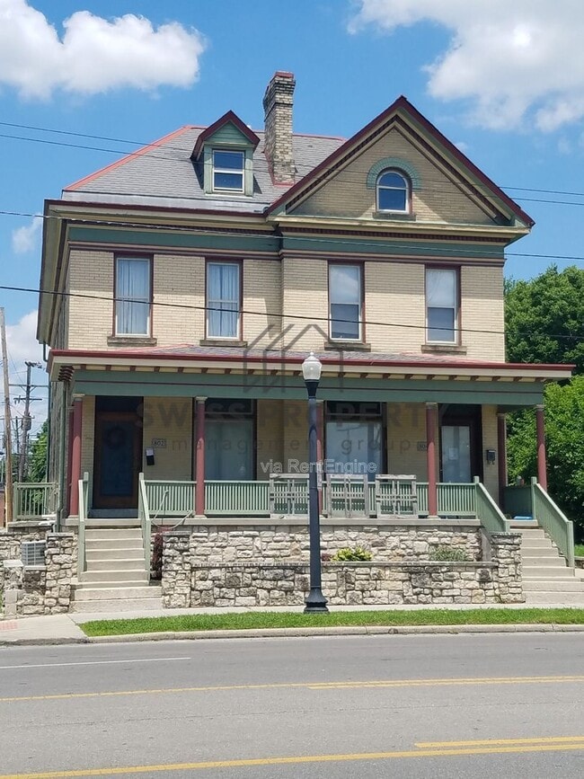 property at 804 1/2 E Main St