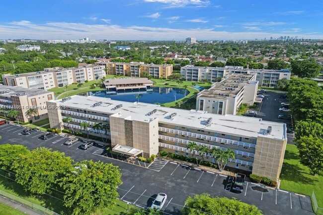 205 SE 11th Ter, Unit #11th ST in Dania Beach, FL - Building Photo - Building Photo
