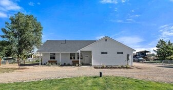 4280 NE Alexander Way in Mountain Home, ID - Building Photo