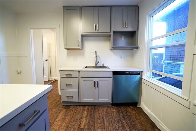 3208 Ellis St, Unit B in Berkeley, CA - Building Photo - Building Photo