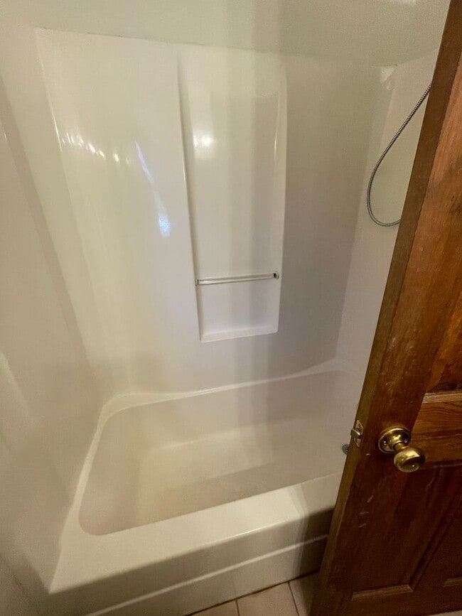 property at 905 N Main St