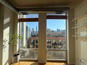 720 N Larrabee St, Unit 720 N. Larrabee Unit 902 in Chicago, IL - Foto de edificio - Building Photo