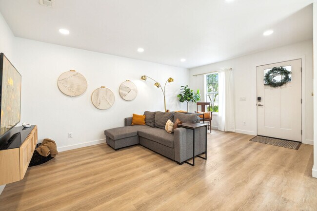 property at 2352 W Houston St