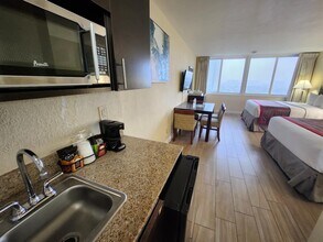 19201 Collins Ave in Sunny Isles Beach, FL - Foto de edificio - Building Photo