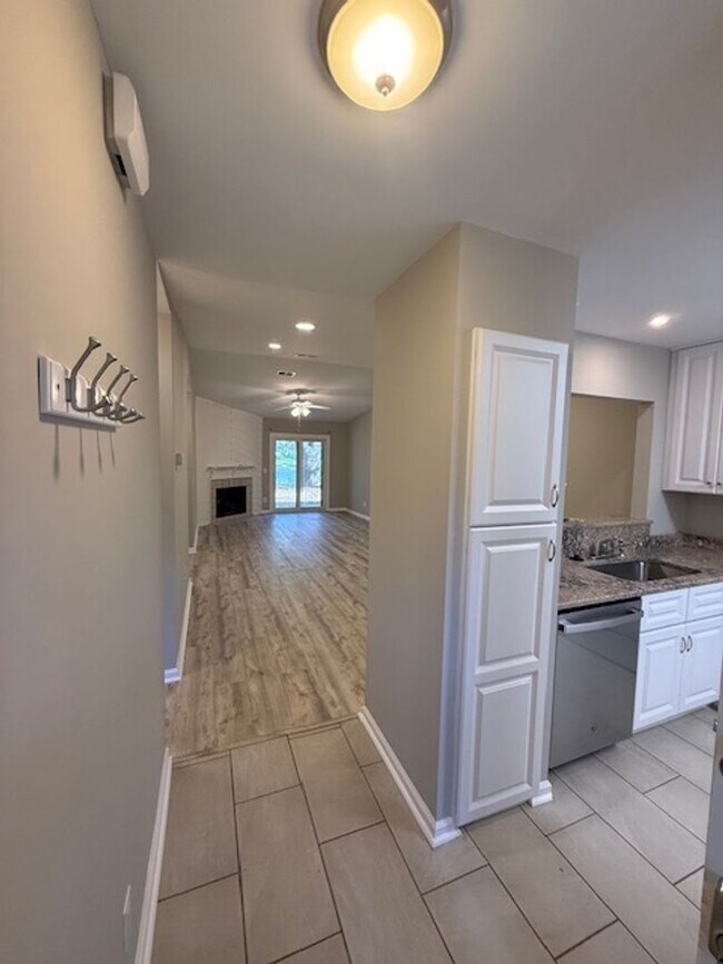 96 Mathews Dr in Hilton Head Island, SC - Building Photo - Building Photo