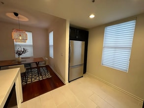 3321 Watermarke Pl, Unit 3321 in Irvine, CA - Foto de edificio - Building Photo