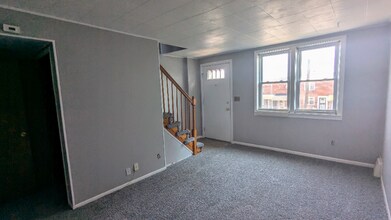 1048 Parksley Ave in Baltimore, MD - Foto de edificio - Building Photo