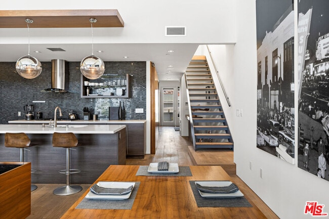 property at 1250 N Harper Ave