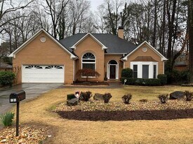 930 Richmond Hill Dr in Marietta, GA - Building Photo