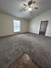 7082 SE 66th Terrace in Riverton, KS - Foto de edificio - Building Photo