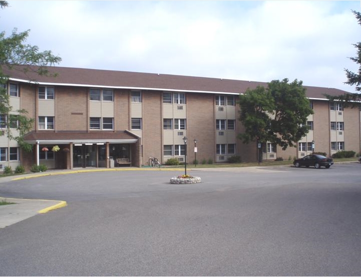 Rhine Haus in Rhinelander, WI - Foto de edificio