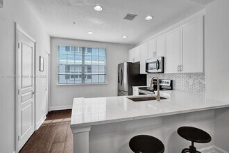 446 NE 2nd Ave in Fort Lauderdale, FL - Building Photo - Building Photo