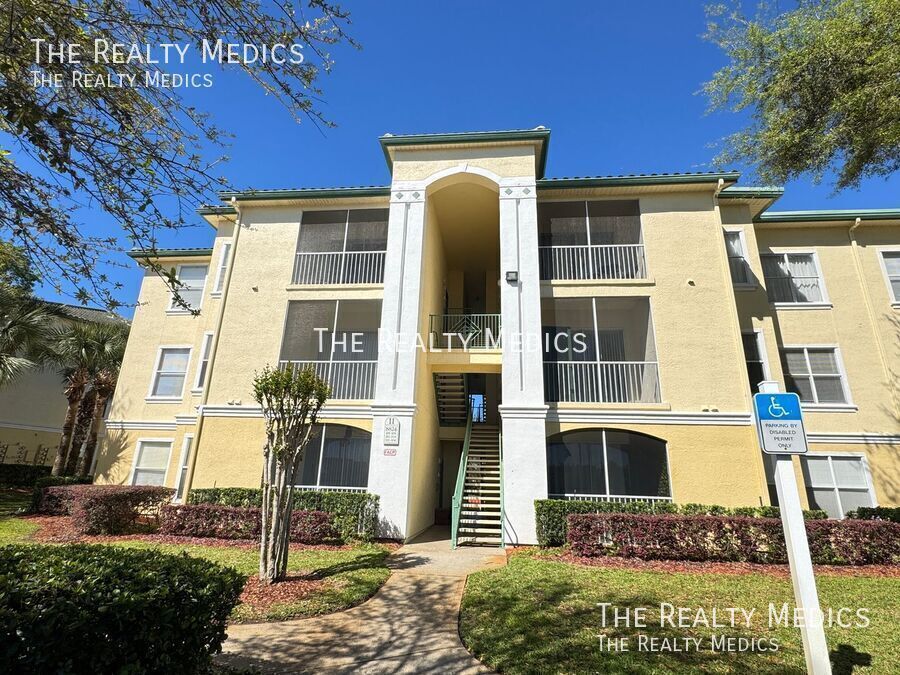 8824 Dunes Ct in Kissimmee, FL - Building Photo