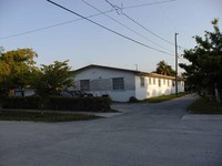 1915 Fletcher St in Hollywood, FL - Foto de edificio - Building Photo