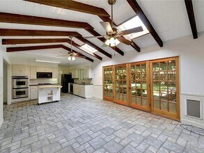 2906 Greenlawn Pkwy in Austin, TX - Building Photo - Building Photo