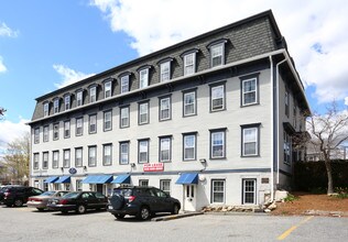 12 Walnut St in Natick, MA - Building Photo - Building Photo