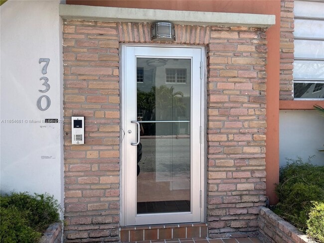 730 12th St in Miami Beach, FL - Building Photo - Building Photo