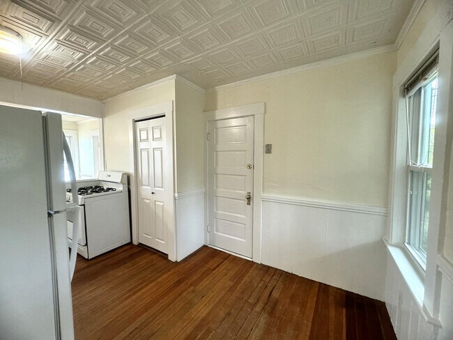 4 Central St-Unit -2nd Floor in Derry, NH - Building Photo - Building Photo