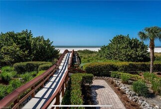 100 N Collier Blvd in Marco Island, FL - Building Photo - Building Photo