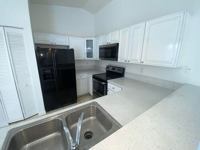 200 NE 6th Ave in Boynton Beach, FL - Building Photo - Building Photo