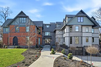 34 Clinton Ave in Dobbs Ferry, NY - Foto de edificio - Building Photo