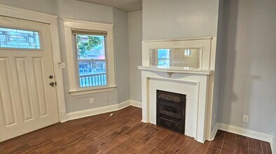 1345 W 65th St, Unit #2 in Cleveland, OH - Foto de edificio - Building Photo