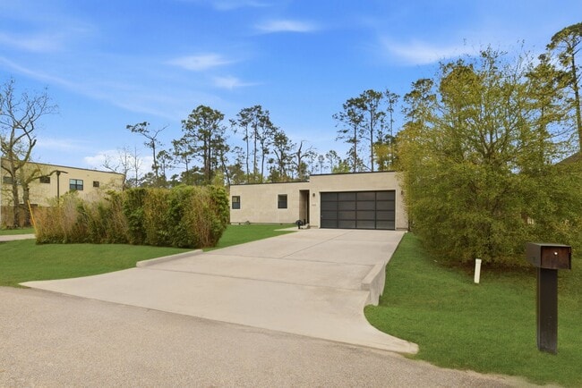 1530 Primrose St in Conroe, TX - Building Photo - Building Photo