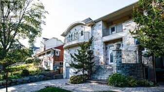 38 Stonegate Rd in Toronto, ON - Building Photo