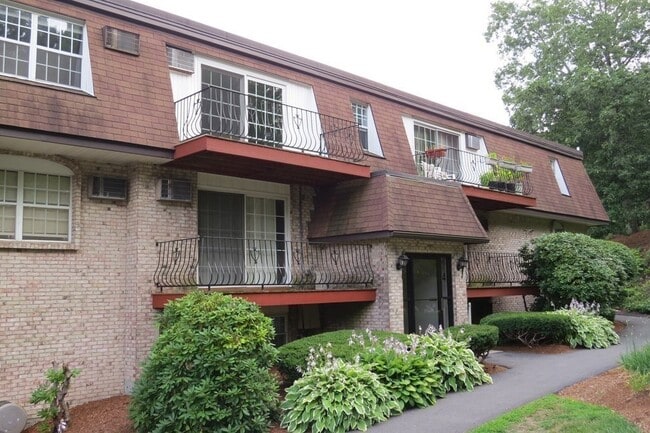 property at 4 Williamsburg Ct