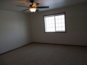 1225 S Beach Way in West Fargo, ND - Building Photo - Building Photo