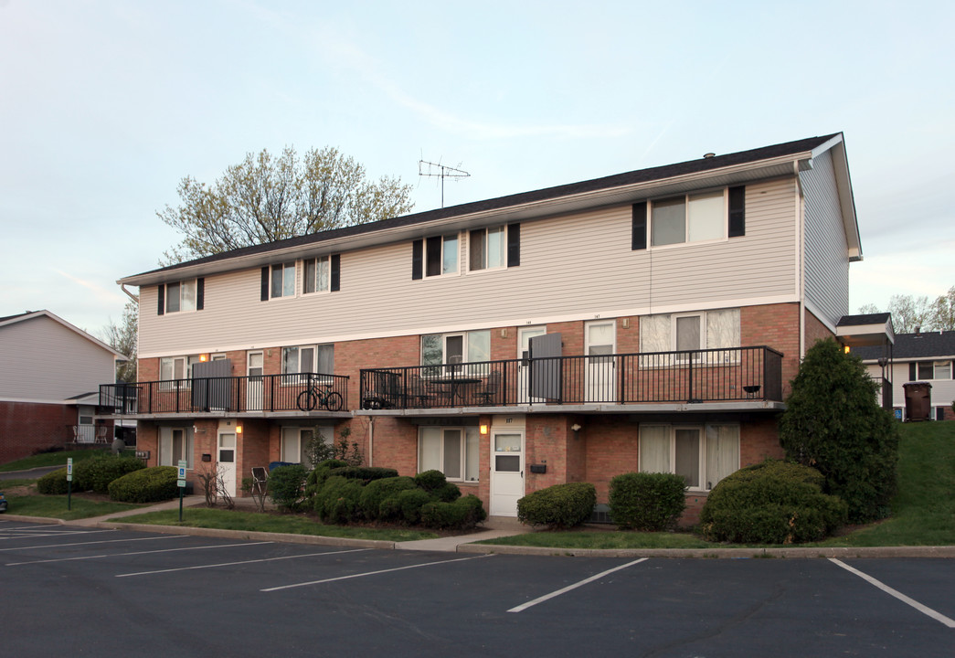 Colonial Hills Apartments in Akron, OH - Building Photo