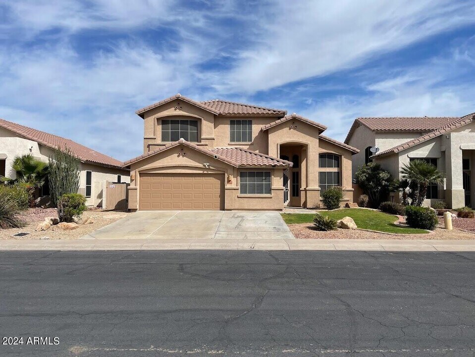5922 W Sack Dr in Glendale, AZ - Building Photo