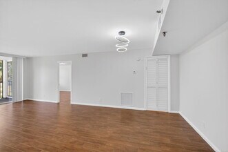 5260 NW 2nd Ave in Boca Raton, FL - Building Photo - Building Photo