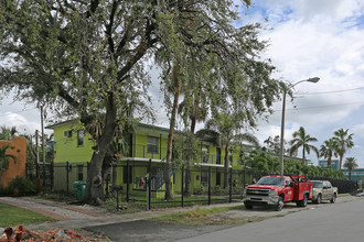 Knight Center Apartments in Miami, FL - Foto de edificio - Building Photo