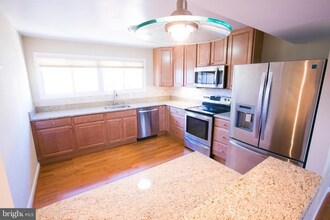 1767 Powder Horn Terrace in Woodbridge, VA - Building Photo - Building Photo